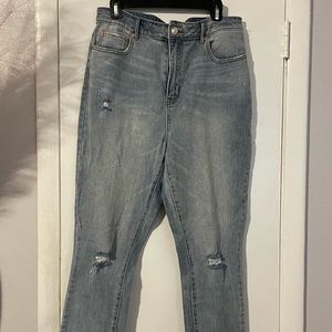 Denim Trend Alert, Size 17  Juniors Light wash.